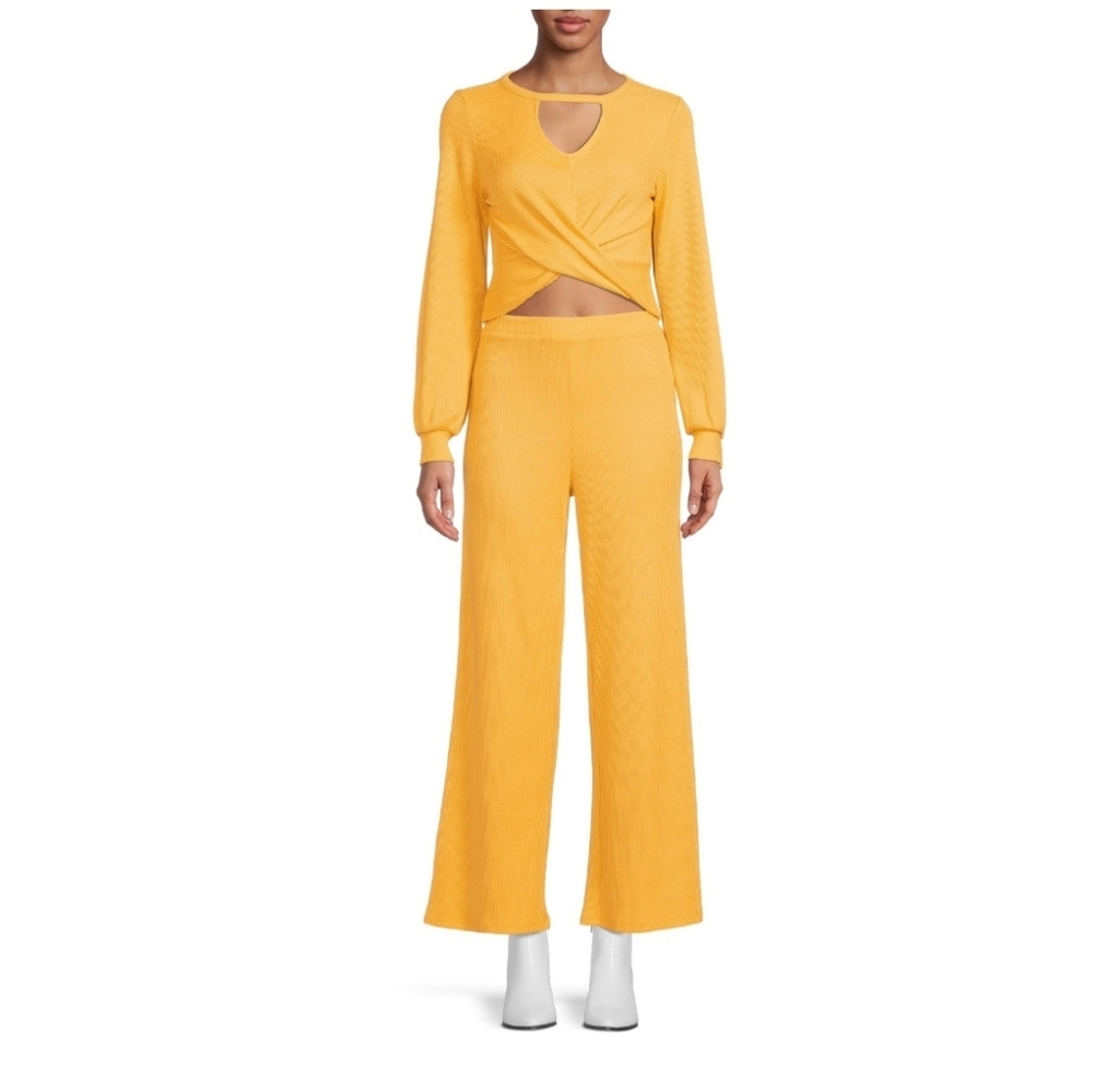 No Boundaries Juniors Twist Front Top and Pants, 2 Piece Set Yellow